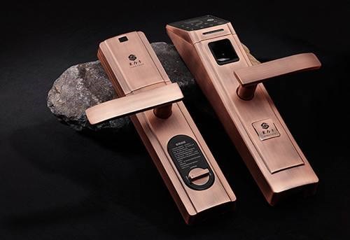 無錫配汽車鑰匙（開鎖熱線）